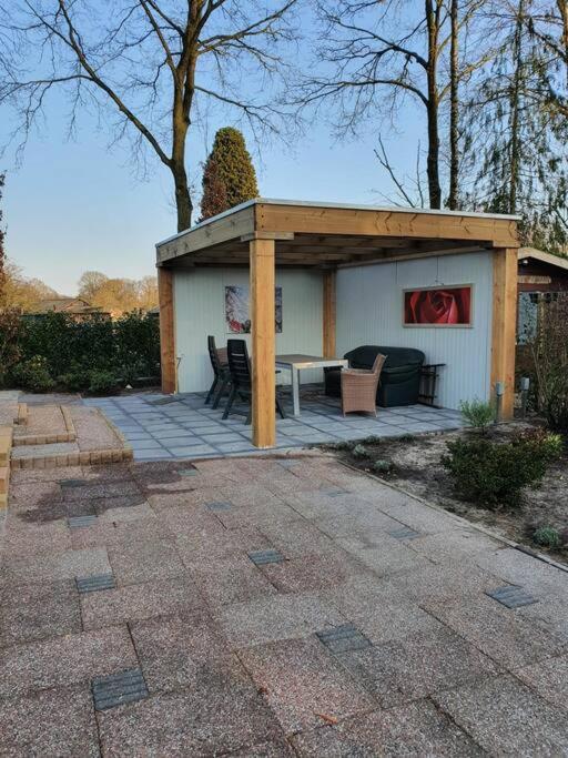 Cozy Chalet For 4 Veluwe Putten Luaran gambar
